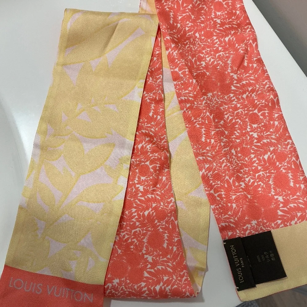 Louis Vuitton silk twilly - Picture 1 of 7